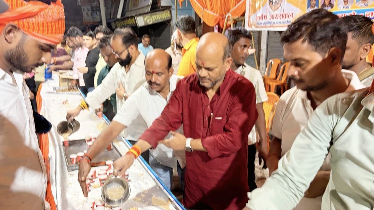 पडरौना डोल मेले में श्रद्धालुओं की सेवा में आगे आई पडरौना नगर पालिका