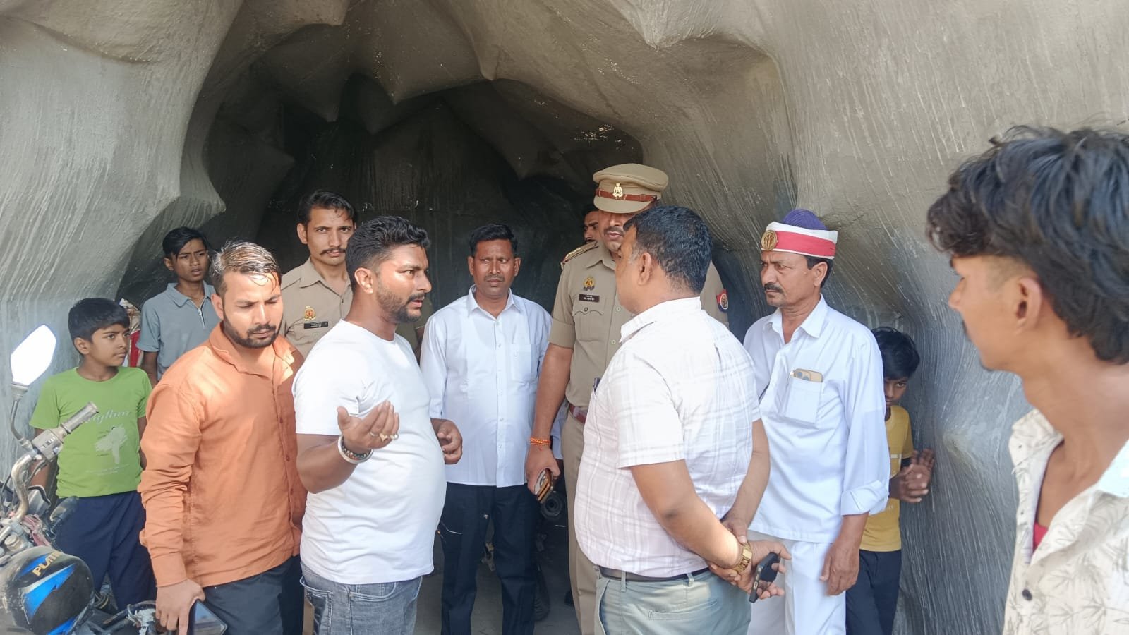 दुर्गा पूजा पंडालों की सुरक्षा पर एसडीएम सख्त, लापरवाही बर्दाश्त नहीं